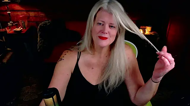 Snapshot of AliceHarlot chatting on 11-28-25, 05:54 AliceHarlot online show from 11-28-25, 05:54