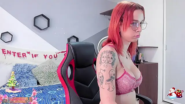 Danniela rivera online show from 12-17-24, 03:06