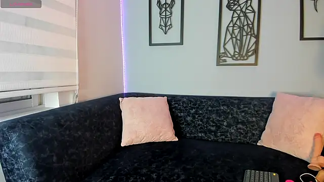 Annie karlsson   online show from 12-20-24, 08:12