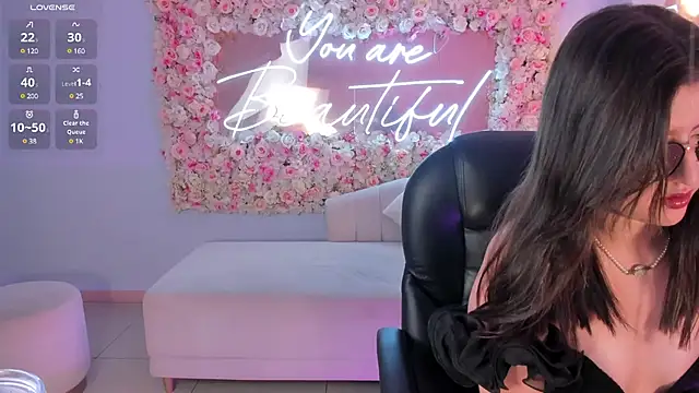 Snapshot of AmberFarrell chatting on 01-16-25, 07:52 AmberFarrell online show from 01-16-25, 07:52