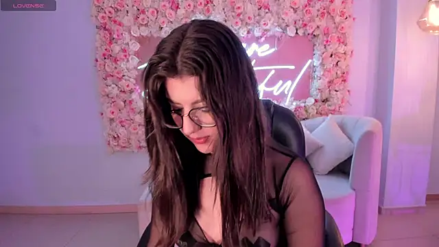 Snapshot of AmberFarrell chatting on 02-17-25, 08:04 AmberFarrell online show from 02-17-25, 08:04