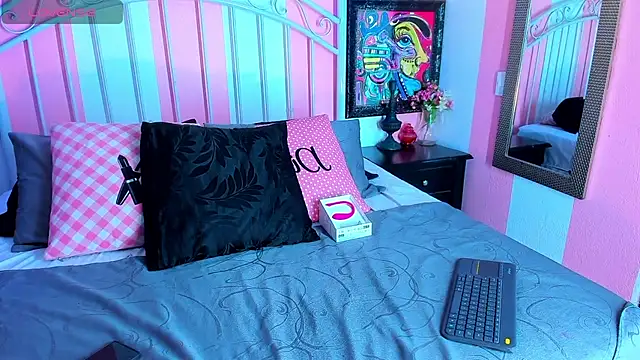 Liah Grey8 online show from 12-18-24, 09:18