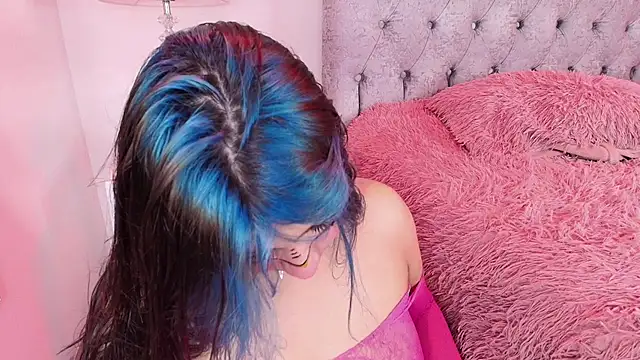 Salem skyler  online show from 10-17-25, 04:04