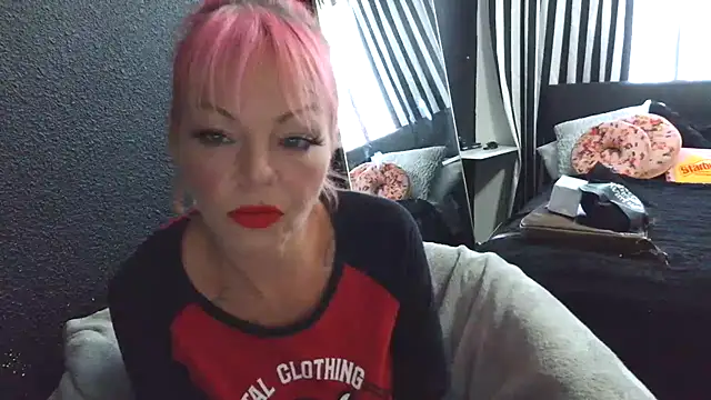 Snapshot of rileyraerhoads chatting on 09-29-25, 10:25 rileyraerhoads online show from 09-29-25, 10:25