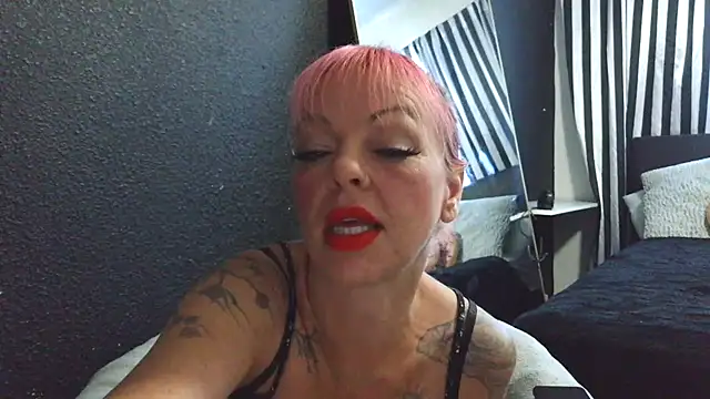 Snapshot of rileyraerhoads chatting on 09-30-25, 05:07 rileyraerhoads online show from 09-30-25, 05:07