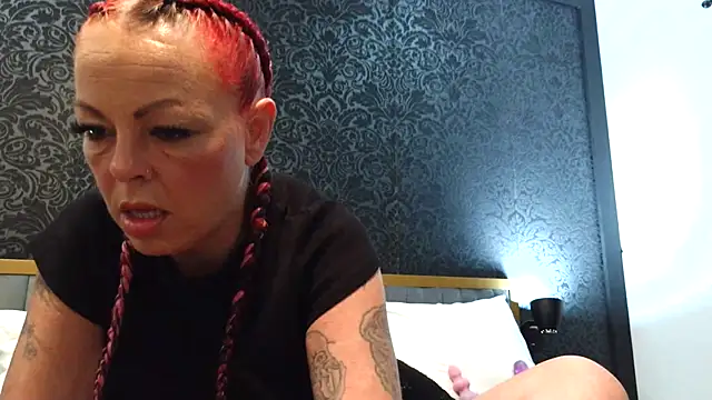 Snapshot of rileyraerhoads chatting on 10-20-25, 01:17 rileyraerhoads online show from 10-20-25, 01:17