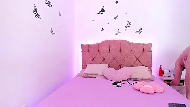 Snapshot of jade_dakota__ chatting on 10-21-25, 12:00 jade dakota online show from 10-21-25, 12:00