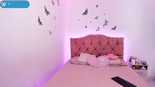 Snapshot of jade_dakota__ chatting on 10-29-25, 01:41 jade dakota online show from 10-29-25, 01:41