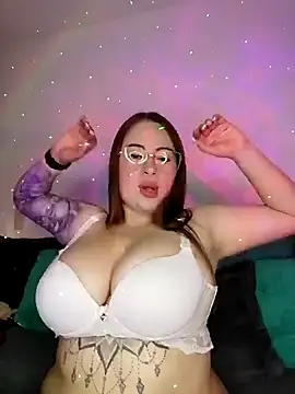 Snapshot of soofy__ chatting on 10-09-25, 02:09 soofy online show from 10-09-25, 02:09