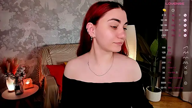 Snapshot of hannacheekss_ chatting on 06-22-26, 03:25 hannacheekss online show from 06-22-26, 03:25