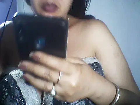 Snapshot of layanah12 chatting on 07-15-26, 09:42 layanah12 online show from 07-15-26, 09:42