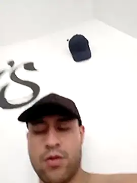 Snapshot of Hxnsovrgon chatting on 01-06-26, 06:22 Hxnsovrgon online show from 01-06-26, 06:22