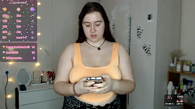 Snapshot of BettyandRich_ chatting on 02-07-25, 11:01 BettyandRich online show from 02-07-25, 11:01