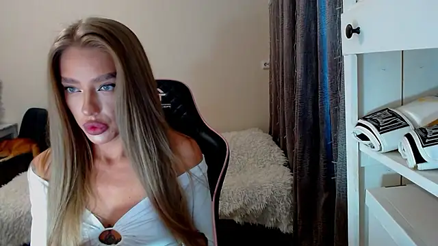 Snapshot of lonely_dreamm chatting on 12-12-24, 12:44 lonely dreamm online show from 12-12-24, 12:44