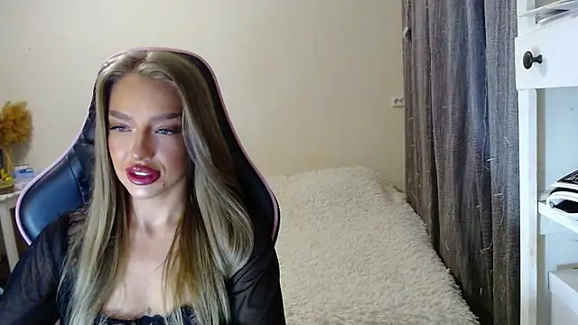 Snapshot of lonely_dreamm chatting on 01-05-25, 02:08 lonely dreamm online show from 01-05-25, 02:08