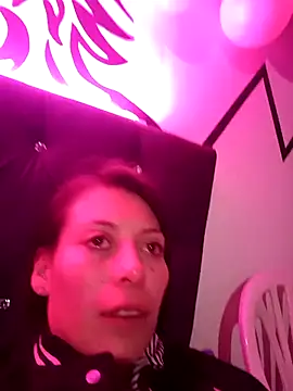 Snapshot of Tefannyy_ chatting on 03-22-25, 04:14 Tefannyy online show from 03-22-25, 04:14