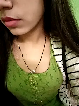 Snapshot of EACH_555 chatting on 12-14-25, 04:45 EACH 555 online show from 12-14-25, 04:45