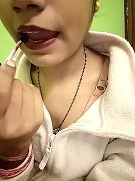 Snapshot of EACH_555 chatting on 01-05-26, 06:44 EACH 555 online show from 01-05-26, 06:44