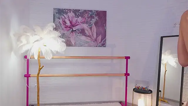 lylylovesyou online show from 02-24-25, 10:15