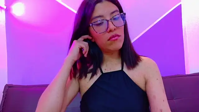 Snapshot of _lucysmith chatting on 11-14-25, 04:22 lucysmith online show from 11-14-25, 04:22