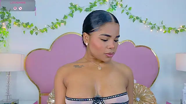 Snapshot of NahiaraReina chatting on 10-27-25, 01:04 NahiaraReina online show from 10-27-25, 01:04