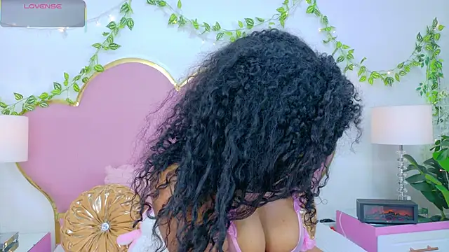 Snapshot of NahiaraReina chatting on 11-19-25, 02:06 NahiaraReina online show from 11-19-25, 02:06