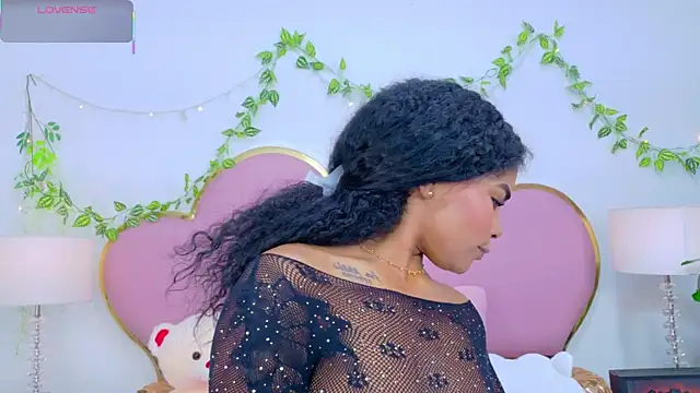 Snapshot of NahiaraReina chatting on 11-22-25, 01:43 NahiaraReina online show from 11-22-25, 01:43