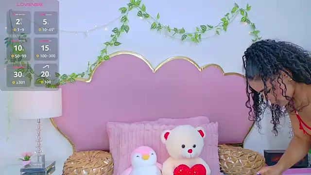 Snapshot of NahiaraReina chatting on 11-28-25, 01:25 NahiaraReina online show from 11-28-25, 01:25