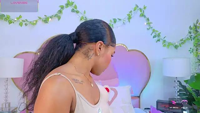 Snapshot of NahiaraReina chatting on 12-05-25, 01:52 NahiaraReina online show from 12-05-25, 01:52