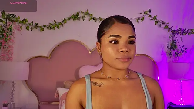 NahiaraReina online show from 06-02-26, 01:46