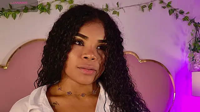 Snapshot of NahiaraReina chatting on 06-17-26, 01:34 NahiaraReina online show from 06-17-26, 01:34