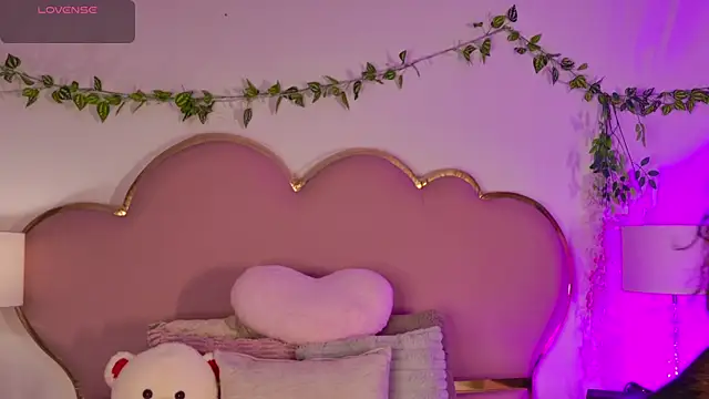 Snapshot of NahiaraReina chatting on 06-25-26, 01:37 NahiaraReina online show from 06-25-26, 01:37