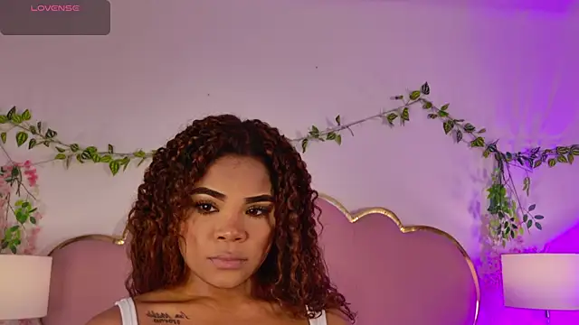 Snapshot of NahiaraReina chatting on 07-20-26, 01:46 NahiaraReina online show from 07-20-26, 01:46