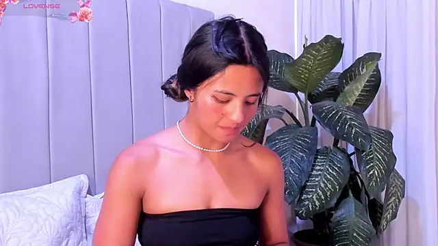 Snapshot of Mindy_sweety chatting on 03-03-25, 04:24 Mindy sweety online show from 03-03-25, 04:24