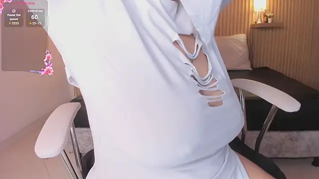 Snapshot of cloe_sirena chatting on 06-02-26, 01:02 cloe sirena online show from 06-02-26, 01:02