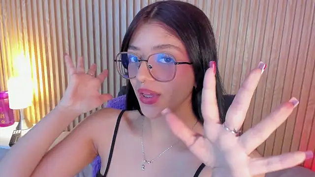 Snapshot of lana_dol chatting on 10-20-25, 01:00 lana dol online show from 10-20-25, 01:00