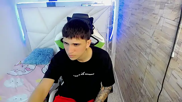 Brayan lopezz online show from 01-18-25, 01:08