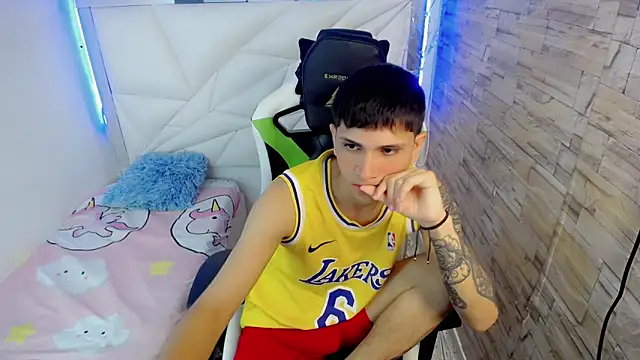 Brayan lopezz online show from 01-18-25, 04:10