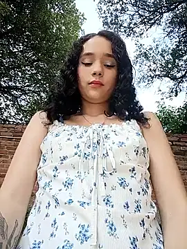 sweet outdoor charm online show from 02-14-26, 07:43