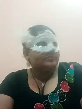 Snapshot of seemi_bhabhi chatting on 03-05-25, 05:18 seemi bhabhi online show from 03-05-25, 05:18