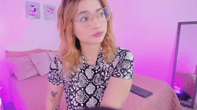 Snapshot of ibella7 chatting on 02-06-26, 07:39 ibella7 online show from 02-06-26, 07:39