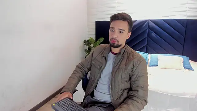 Edward max online show from 02-14-25, 03:43