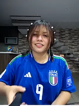 Snapshot of Elsa_sweet chatting on 06-15-26, 01:19 Elsa sweet online show from 06-15-26, 01:19
