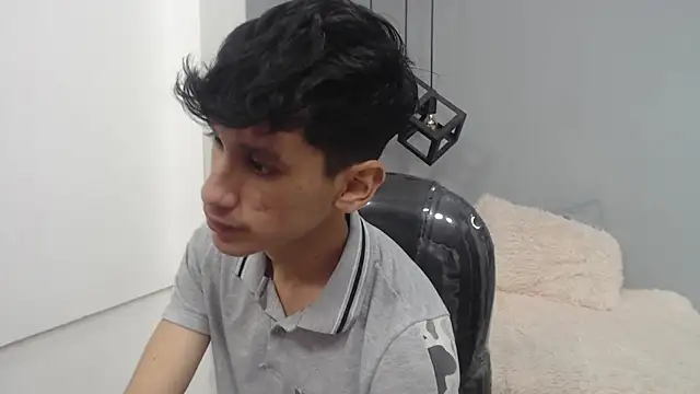 Snapshot of alan_ws chatting on 01-04-25, 12:16 alan ws online show from 01-04-25, 12:16