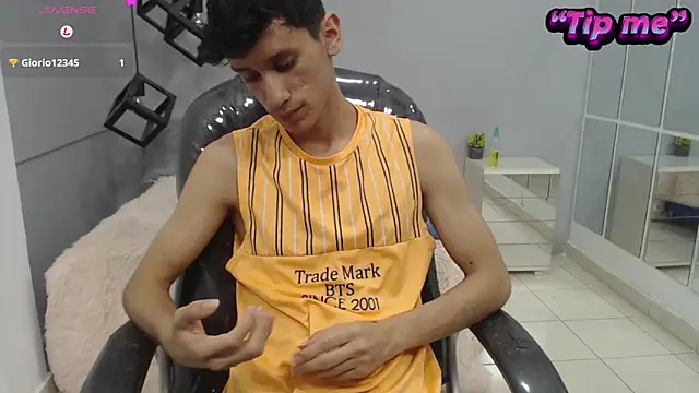 Snapshot of alan_ws chatting on 01-07-25, 03:33 alan ws online show from 01-07-25, 03:33