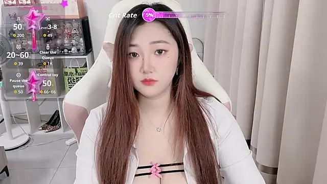 Snapshot of Stars_Elyn chatting on 10-13-25, 11:54 Stars Elyn online show from 10-13-25, 11:54