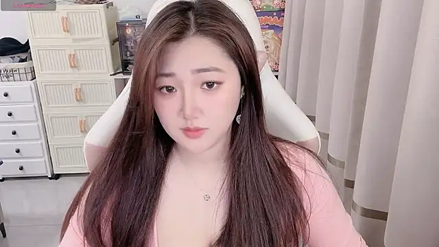 Snapshot of Stars_Elyn chatting on 05-29-26, 12:58 Stars Elyn online show from 05-29-26, 12:58