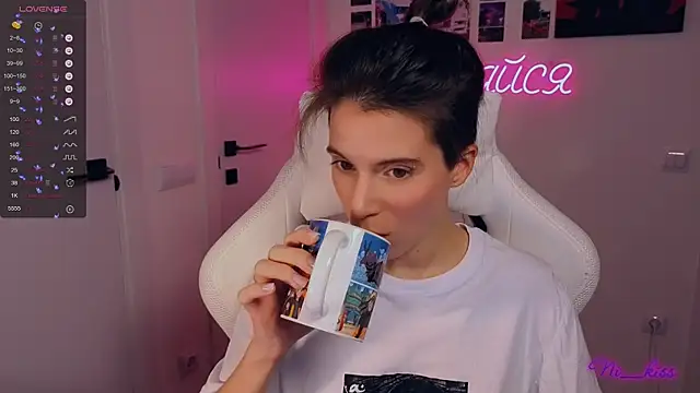 Snapshot of _ni_kiss chatting on 10-06-25, 06:38 ni kiss online show from 10-06-25, 06:38