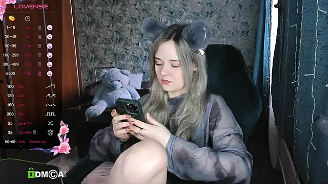 Your small bunny online show from 03-13-25, 04:27