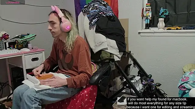 tallnerdyguy online show from 12-01-25, 04:17